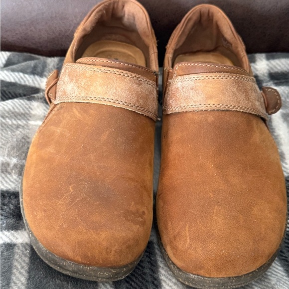Clark's Brown Suede Slip-On Shoes - Picture 1 of 4